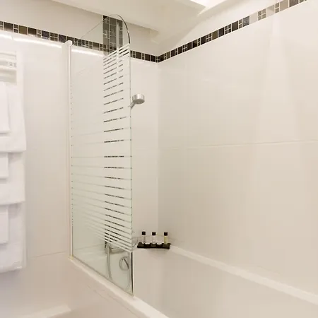 Le Cardinal Centre 3* رويل-مالميزون