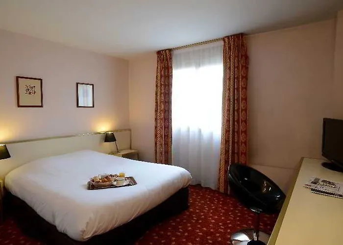 Le Cardinal Centre 3* Rueil-Malmaison
